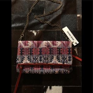 Beautiful convertible clutch or chain strap purse!